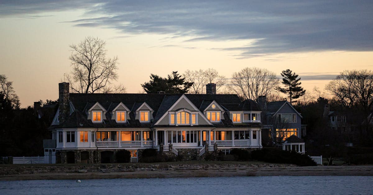 Cover Image for Earthquake Coverage and Homeowners Insurance: What Is Excluded