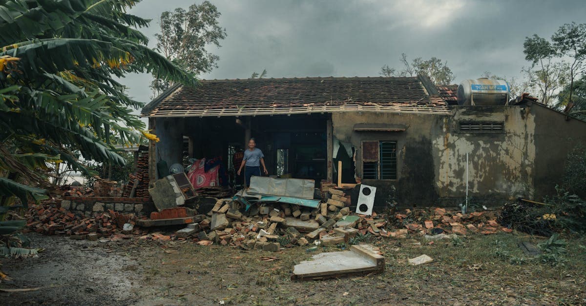 Cover Image for Storm Damage to Siding: Insurance Coverage and Claims