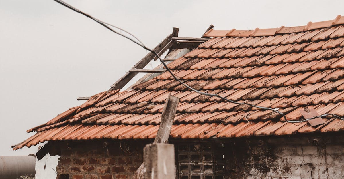 Cover Image for Private Flood Insurance vs NFIP: How Wind Damage Exclusions Compare